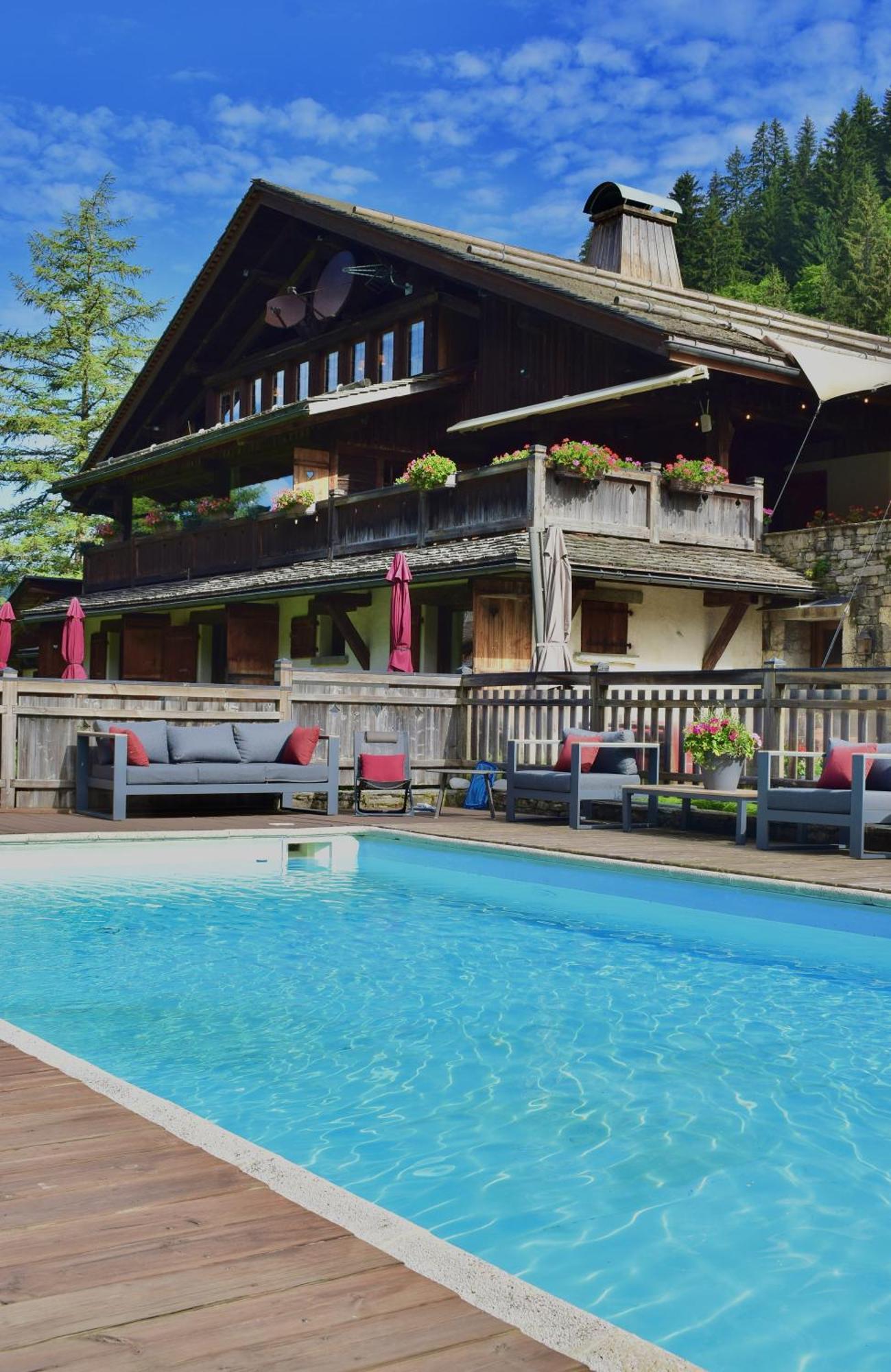 Les De La Serraz Hotel